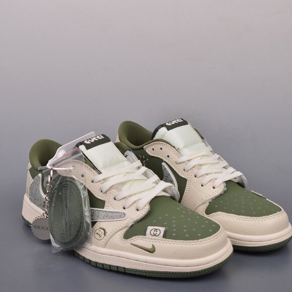 Air Jordan 1 Supreme Sneaker In Green